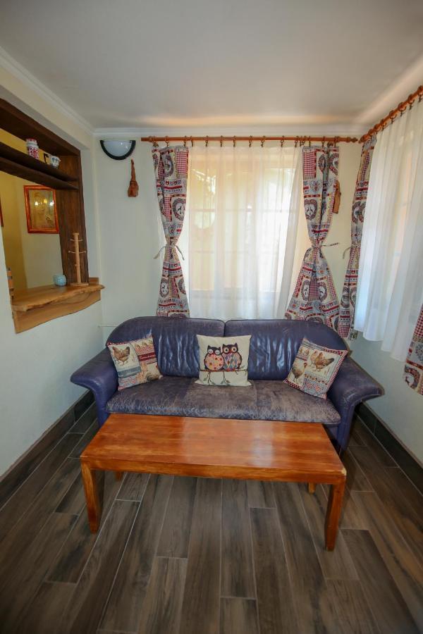 Hunter Villa Sturovo Exterior photo