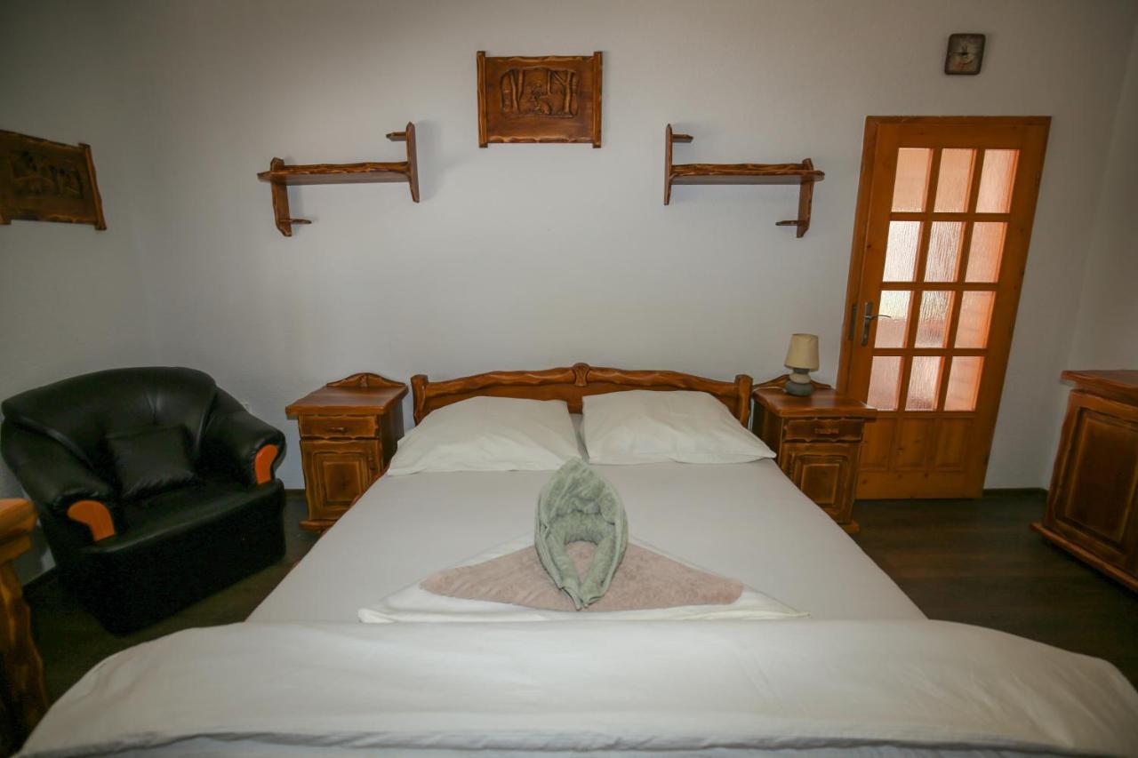 Hunter Villa Sturovo Exterior photo