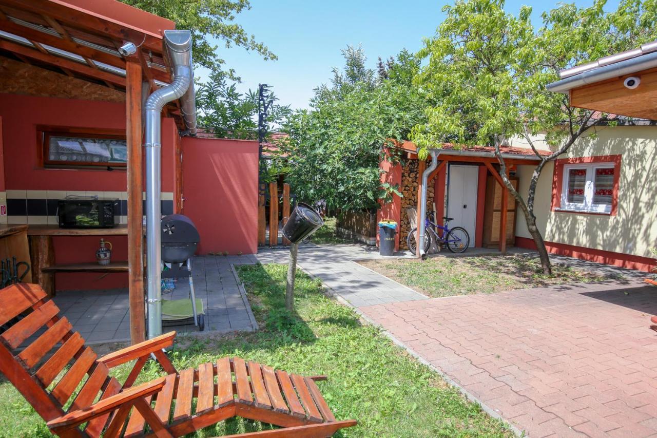 Hunter Villa Sturovo Exterior photo