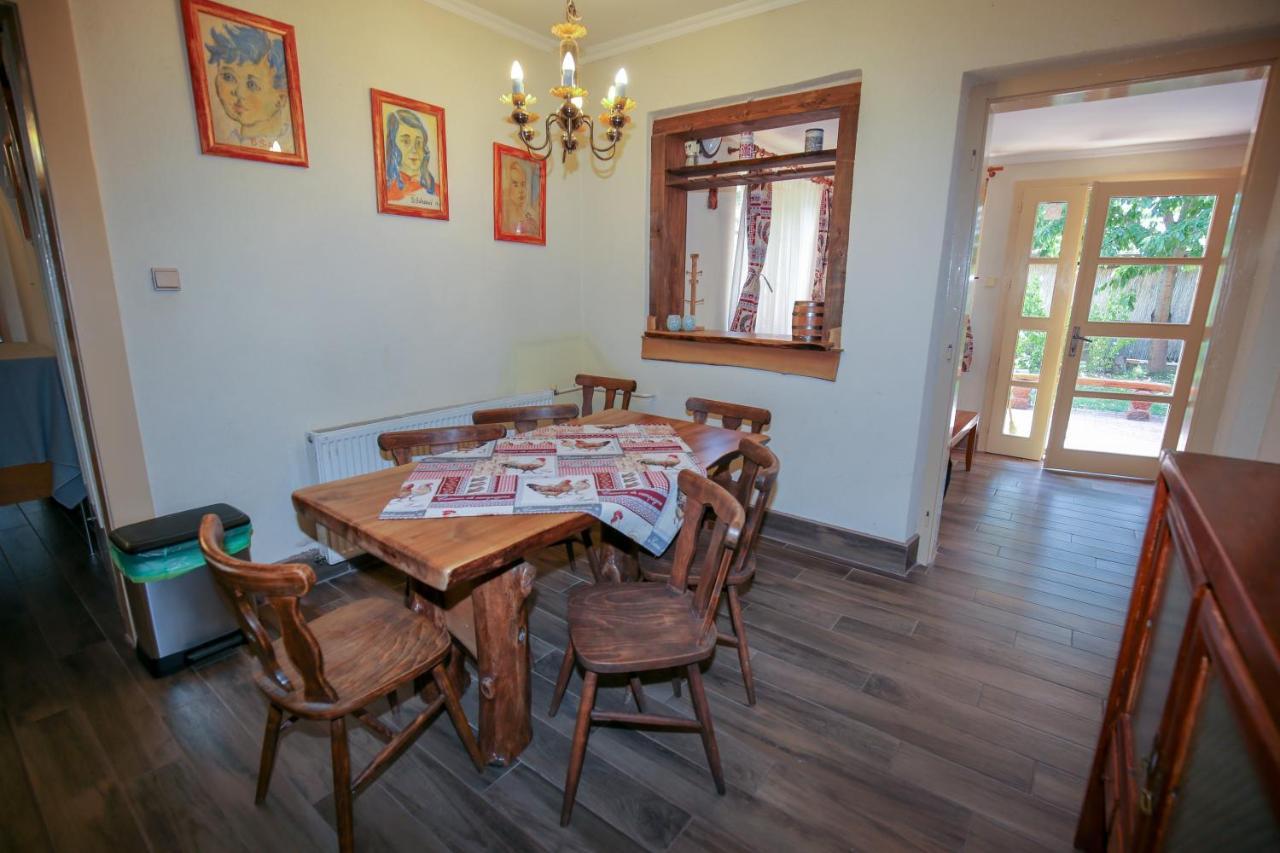 Hunter Villa Sturovo Exterior photo