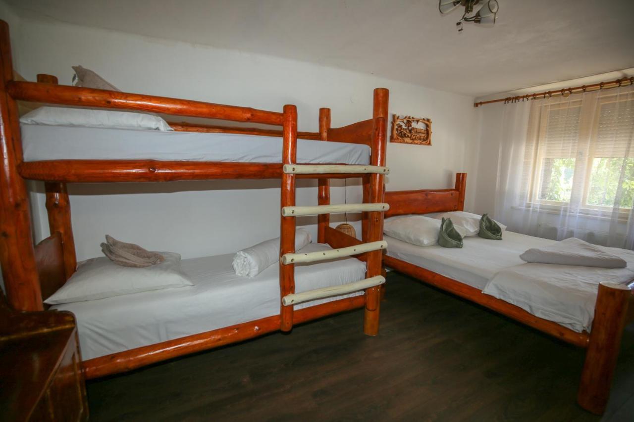 Hunter Villa Sturovo Exterior photo
